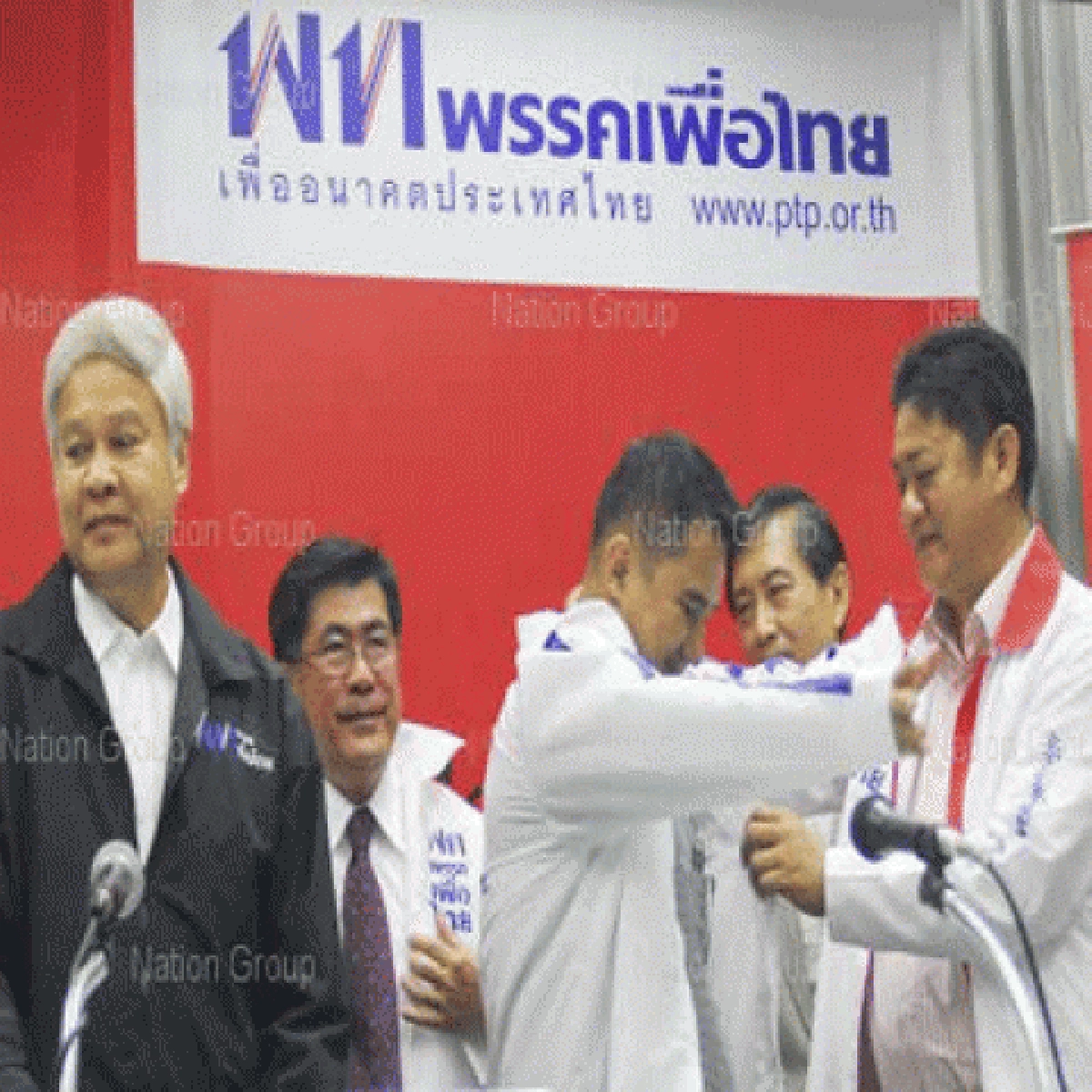 พท.วุ่นเสื้อแดงแห่ร้องเปลียนตัวผู้สมัคร 