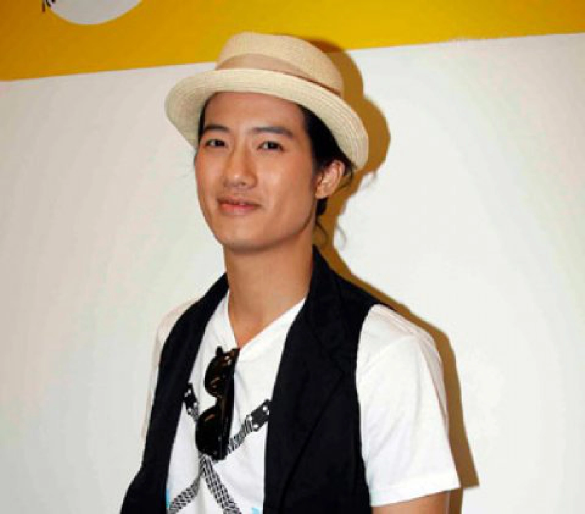 เม้าท์นอกจอ (พุธที่ 18 พฤษภาคม 2554)
เม้าท์นอกจอ (พุธที่ 18 พฤษภาคม 2554)