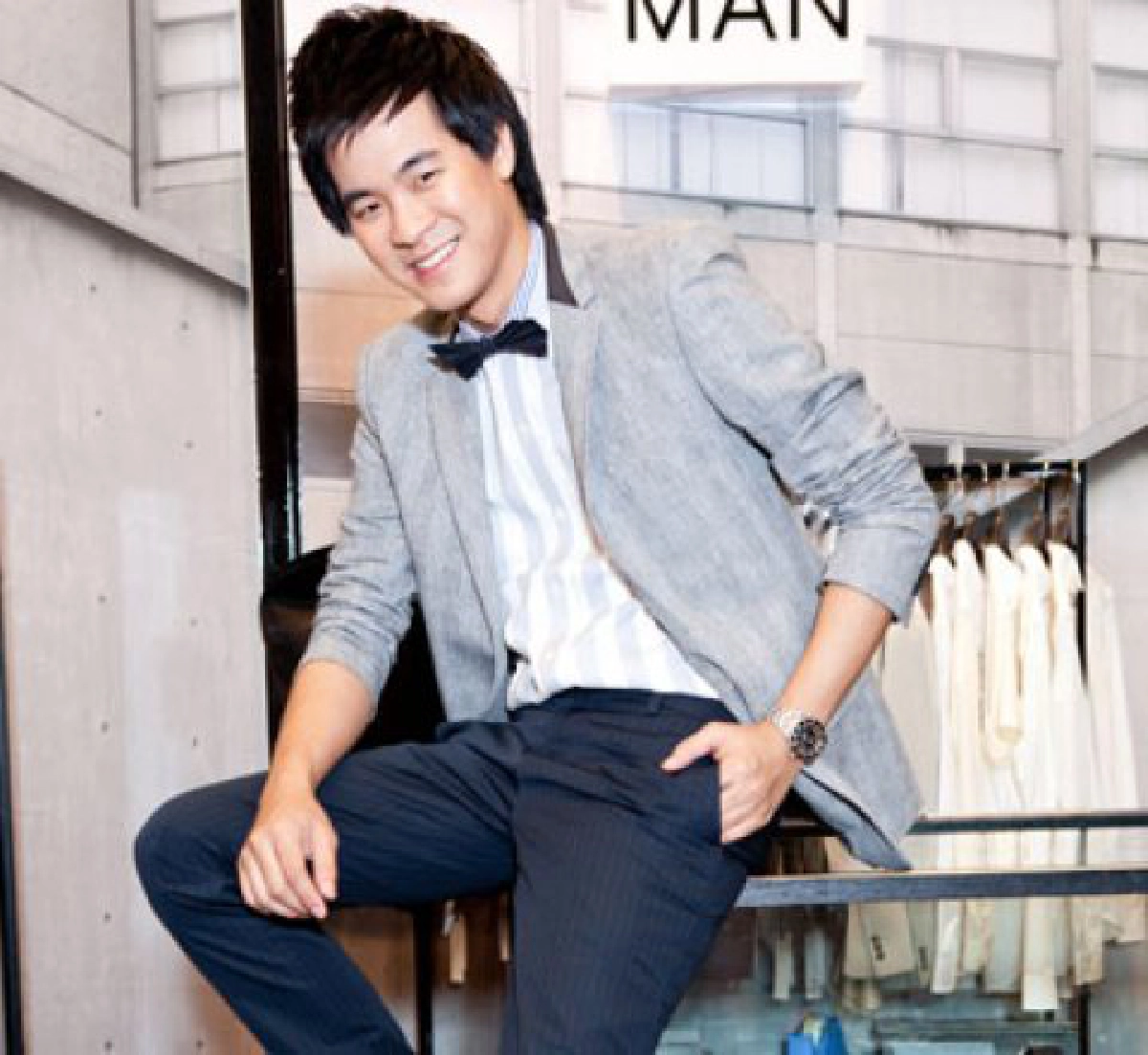 4 หนุ่มฮอต ชวนเสริมลุคเพิ่มหล่อ
4 หนุ่มฮอต ชวนเสริมลุคเพิ่มหล่อ