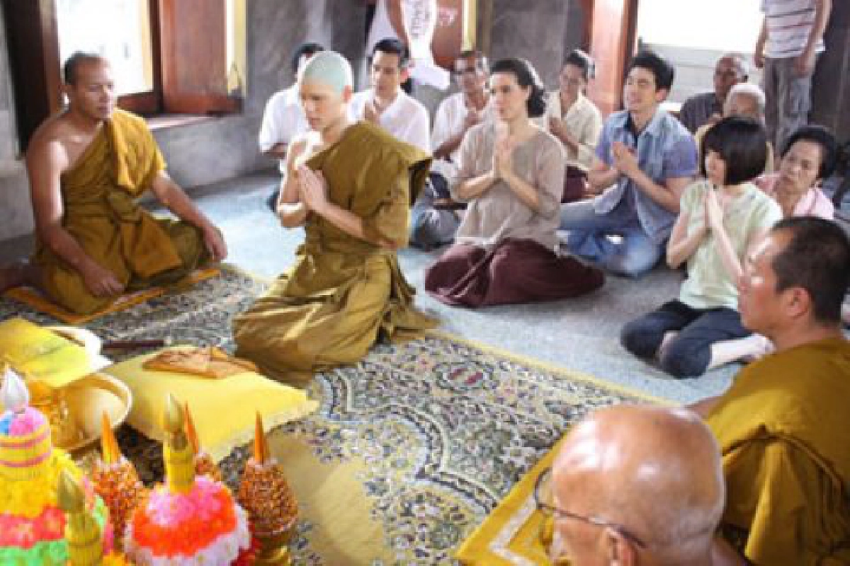 ซีอึดแต่งเอฟเฟกท์หัวโล้น 
เป็นพระนานกว่า3ชั่วโมง 

