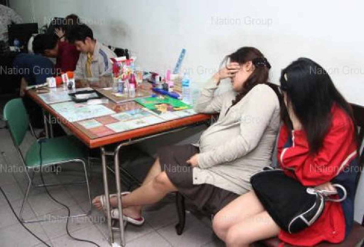 จับเอเย่นต์ยาตะลึงพบสาวท้อง8เดือน จับเอเย่นต์ยาตะลึงพบสาวท้อง8เดือน