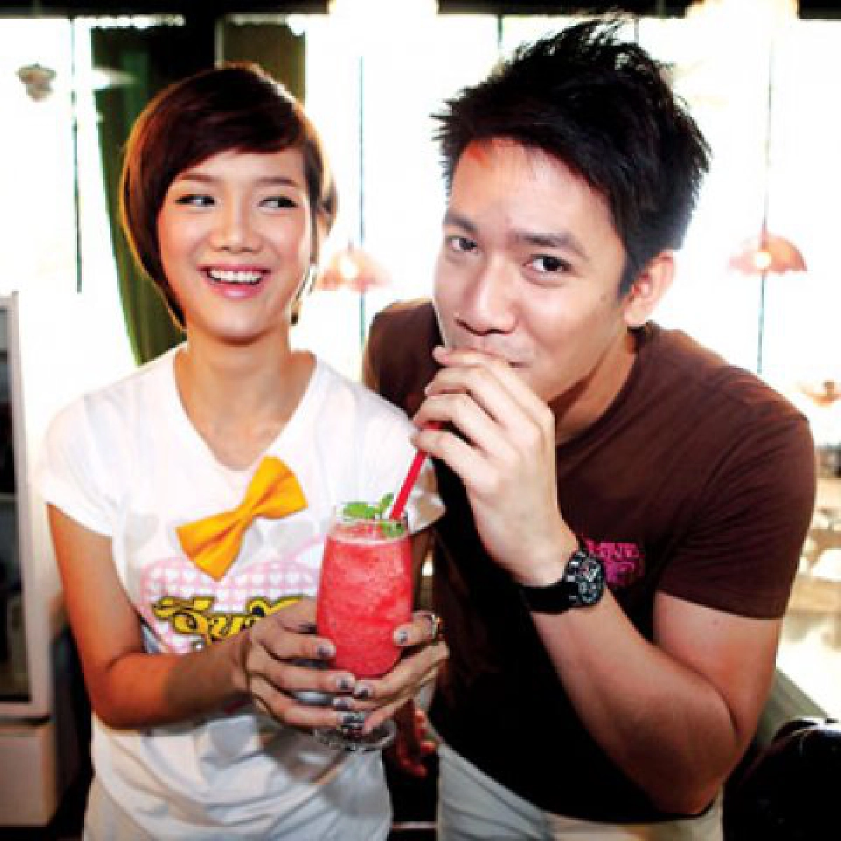 ตามไปดู"รอน-เปรี้ยว"หนุ่ม-สาวสุดเฮี้ยวบุกทำส้มตำ ตามไปดู"รอน-เปรี้ยว"หนุ่ม-สาวสุดเฮี้ยวบุกทำส้มตำ