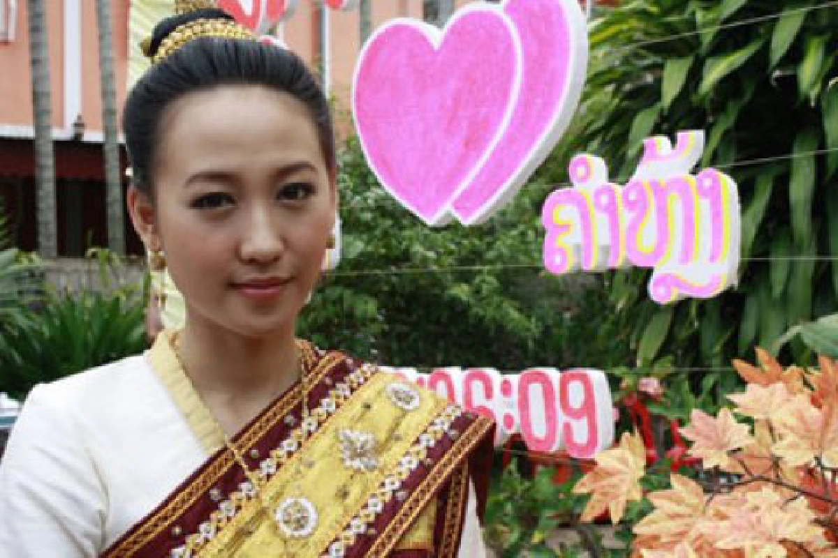 เสิร์ฟข่าว...เม้าท์แตก (พุธที่ 25 พฤษภาคม 2554)
เสิร์ฟข่าว...เม้าท์แตก (พุธที่ 25 พฤษภาคม 2554)