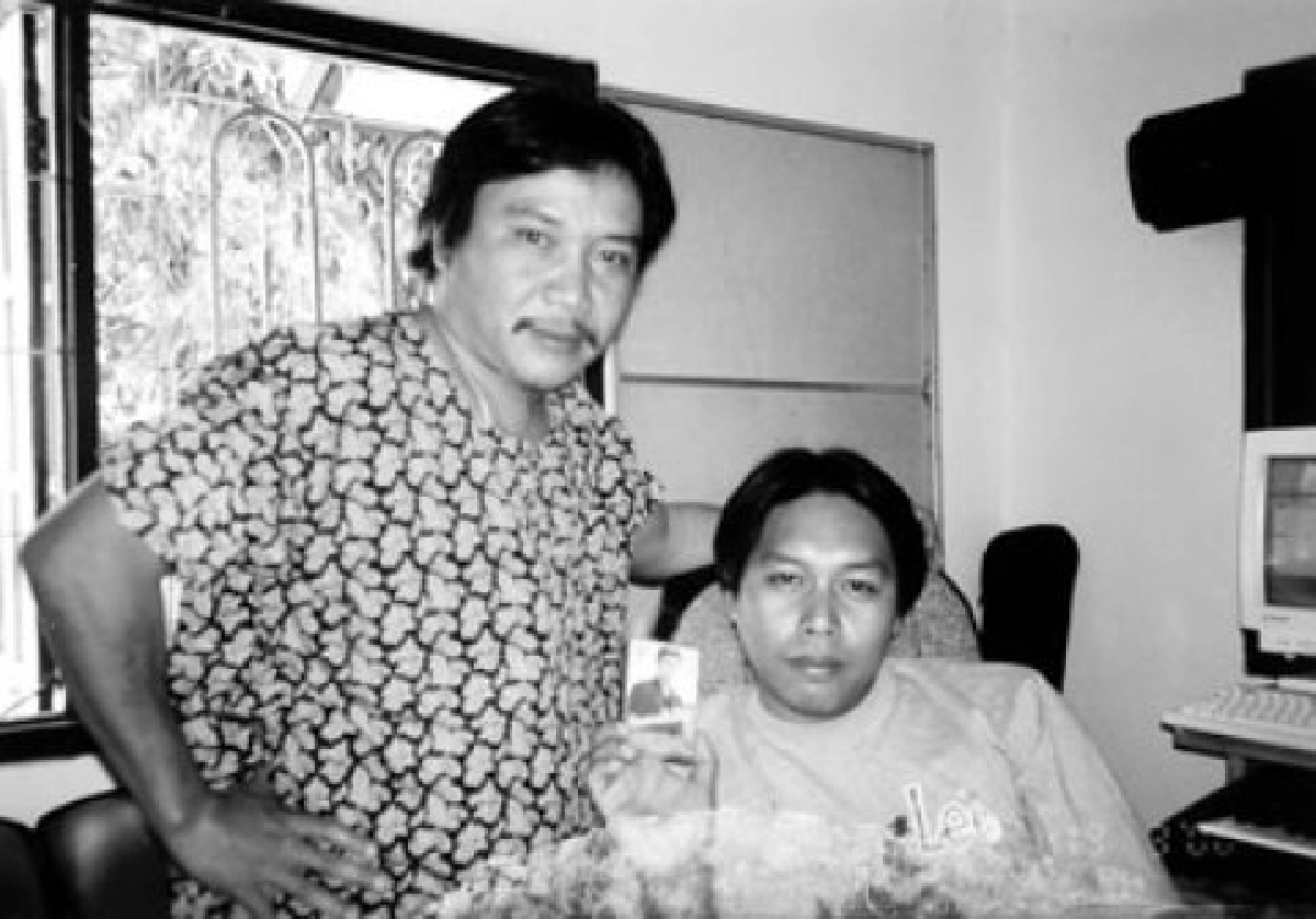 คมเคียวคมปากกา - ศิลปินแห่งชาติลาว
คมเคียวคมปากกา - ศิลปินแห่งชาติลาว