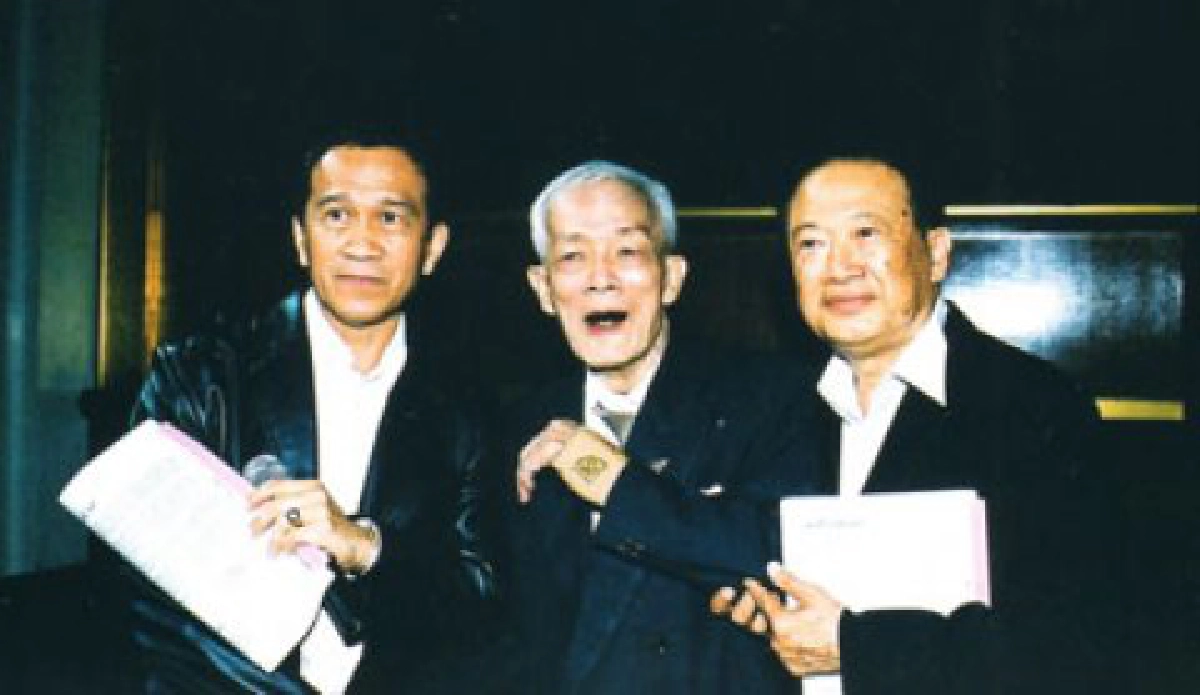 มองผ่านเลนส์คม - วันที่ "ศิลปิน" ป่วย...
มองผ่านเลนส์คม - วันที่ "ศิลปิน" ป่วย...