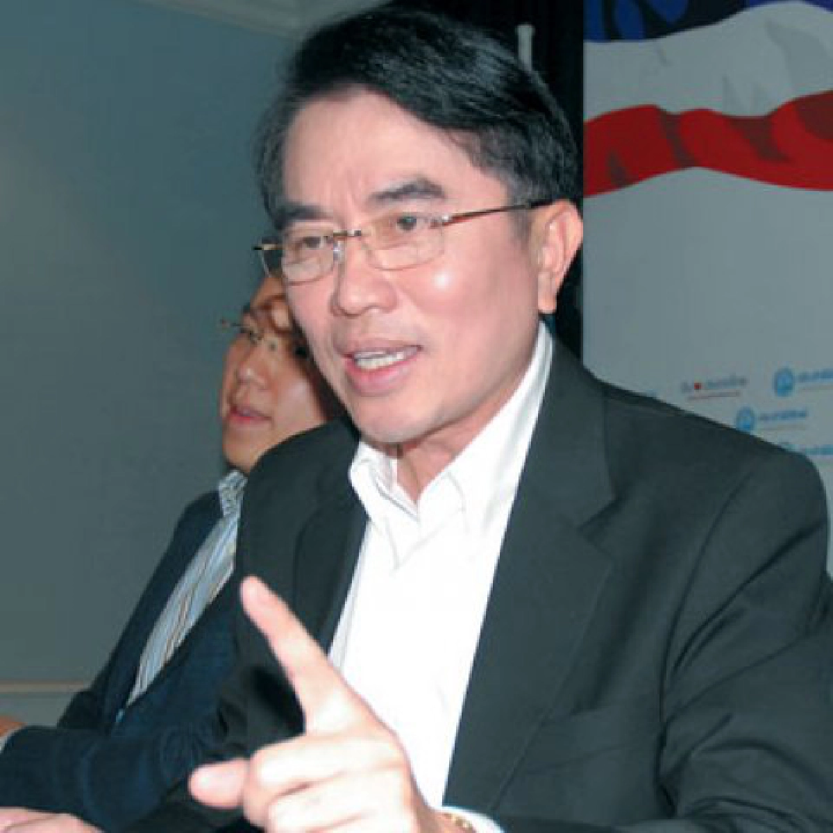 ช้างชนช้าง-"ณัฐทรัชต์ ชามพูนท"เพื่อไทยปะทะ"วรงค์ เดชกิจวิกรม"ประชาธิปัตย์ ช้างชนช้าง-"ณัฐทรัชต์ ชามพูนท"เพื่อไทยปะทะ"วรงค์ เดชกิจวิกรม"ประชาธิปัตย์