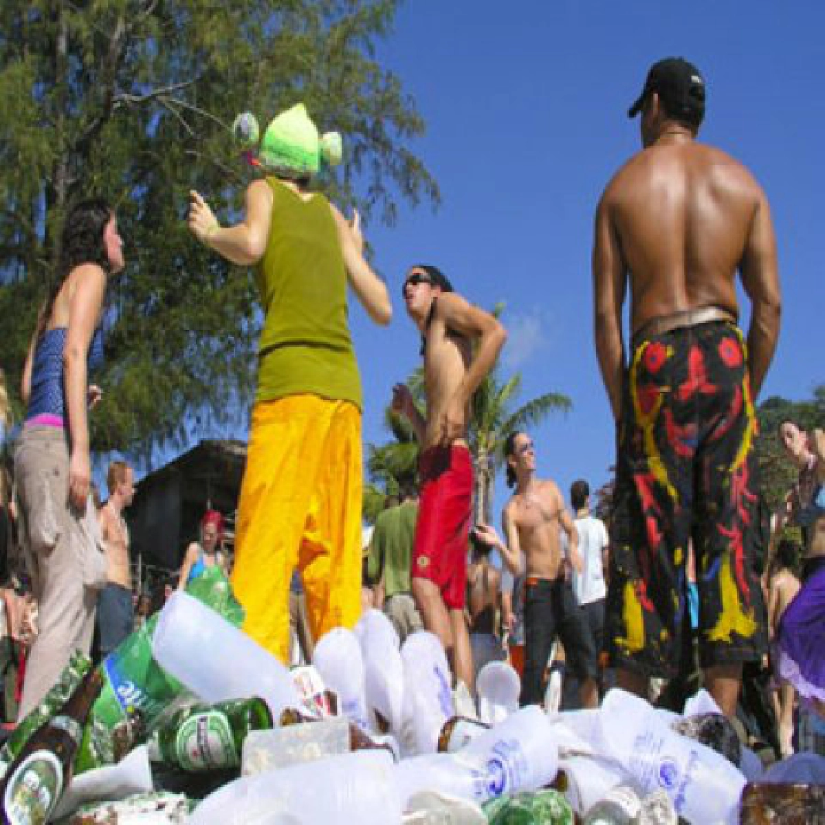  "ฟูลมูนปาร์ตี้"แม่เหล็กสร้างรายได้สู่พะงัน