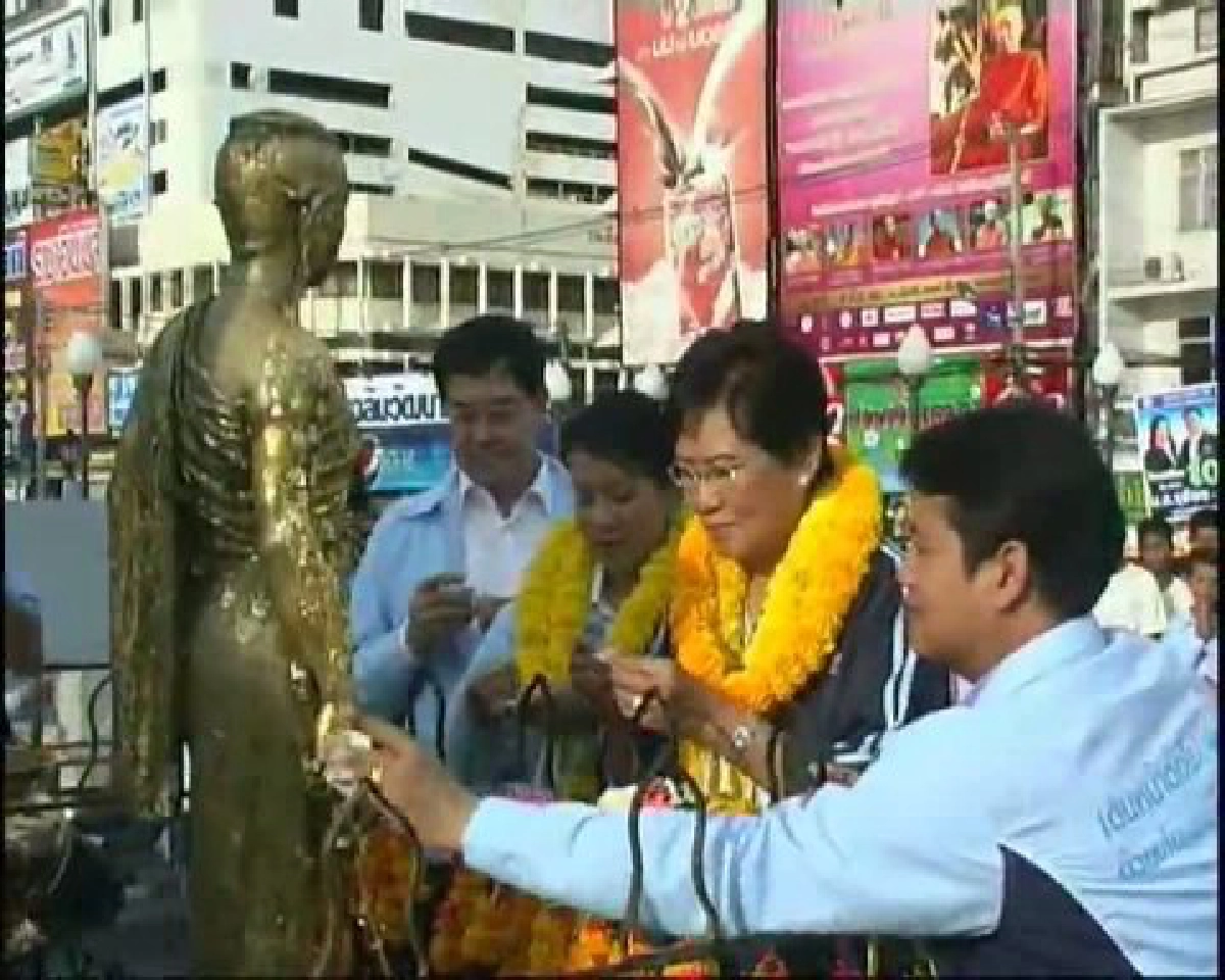ขโมยรถตู้หาเสียงผู้สมัครปชป.โคราช ขโมยรถตู้หาเสียงผู้สมัครปชป.โคราช