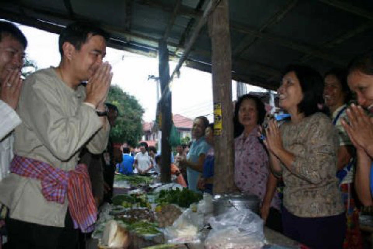 พระทัก"มาร์ค"ต้องกลับลำพูนแก้ดวง พระทัก"มาร์ค"ต้องกลับลำพูนแก้ดวง