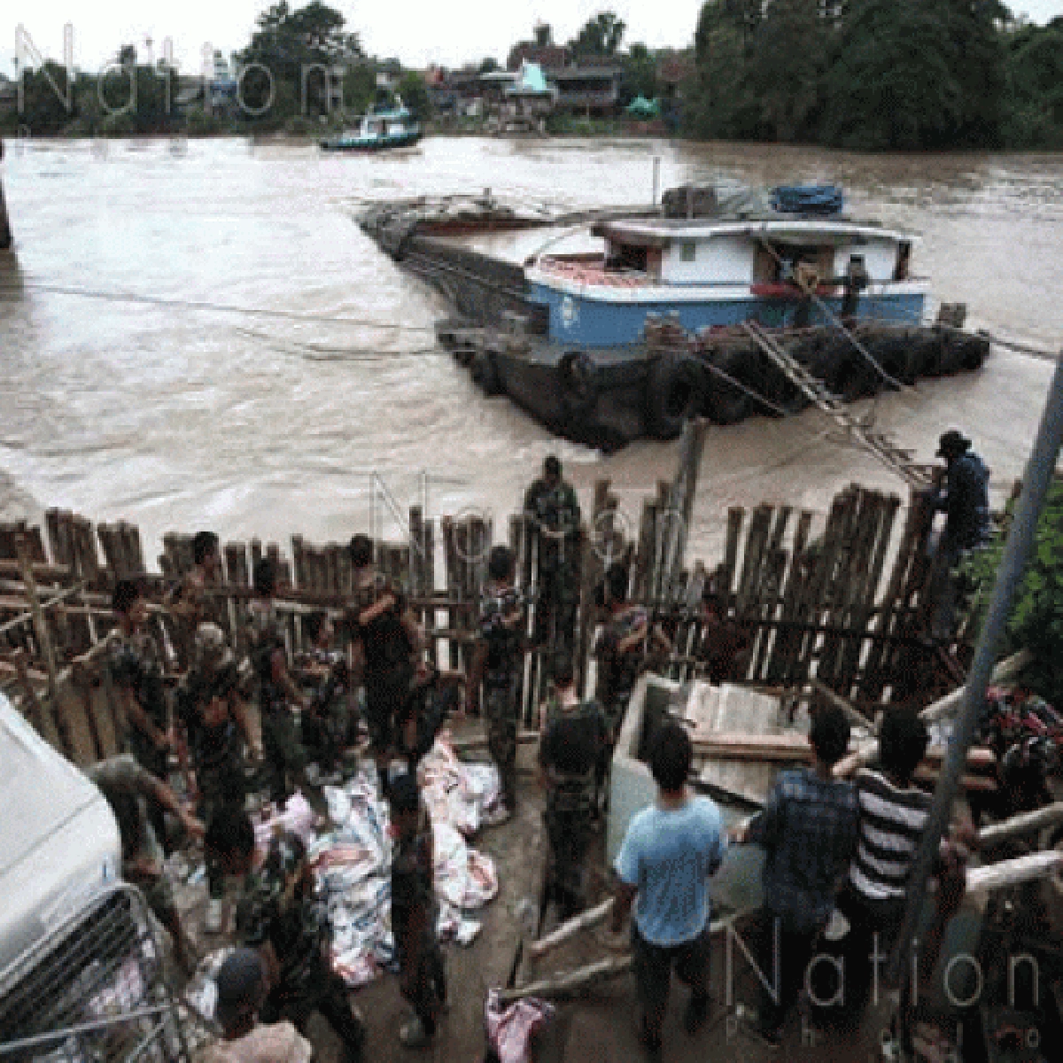 เรือน้ำตาลล่มทหารทำเขื่อนกันตลิ่งพัง เรือน้ำตาลล่มทหารทำเขื่อนกันตลิ่งพัง