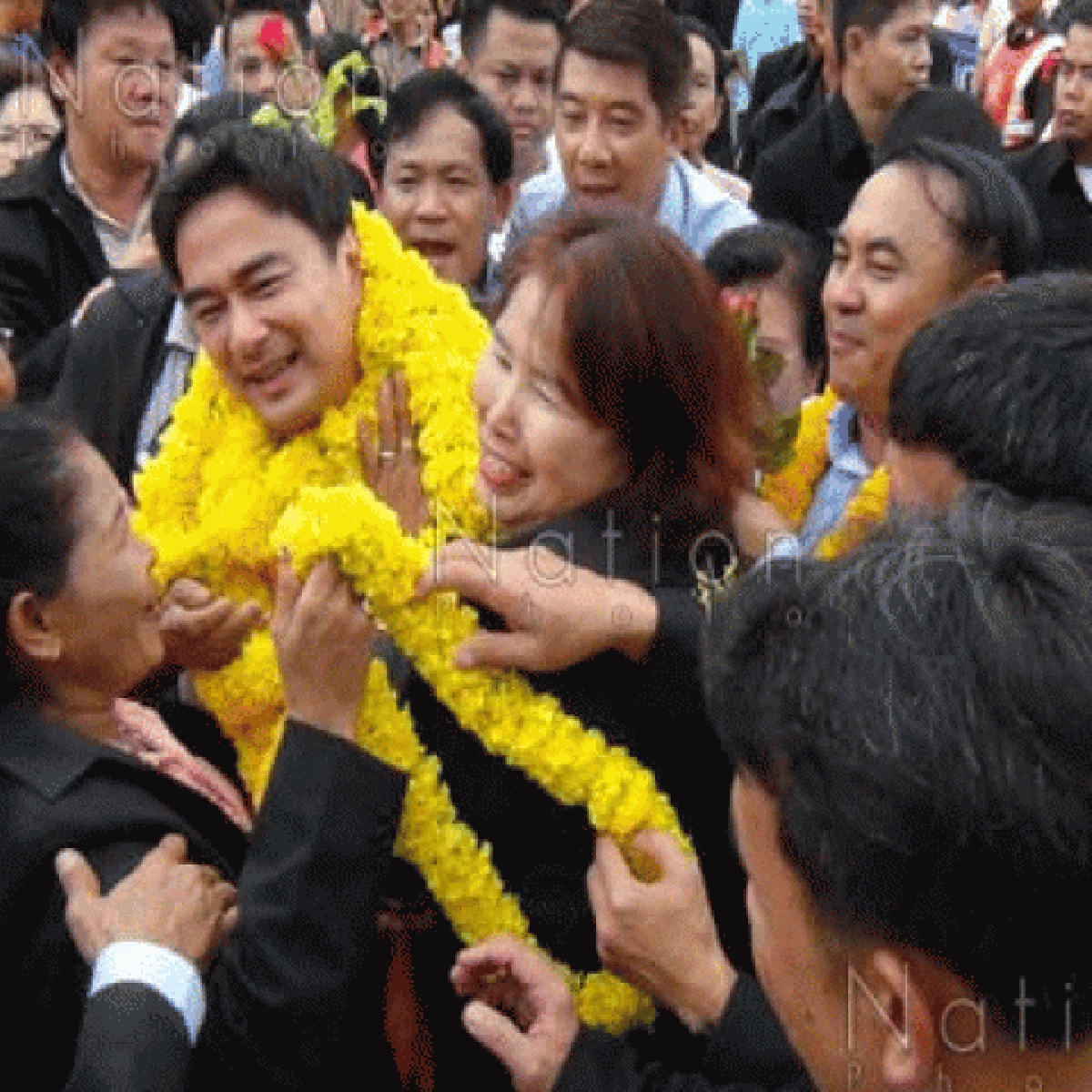แดงสุโขทัยกลับใจฟังนโยบายมาร์ค