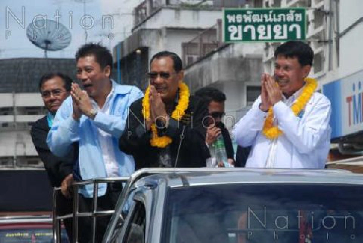 ไตรรงค์แฉข้าวเขมรเต็มโกดังสมัย"แม้ว" ไตรรงค์แฉข้าวเขมรเต็มโกดังสมัย"แม้ว"