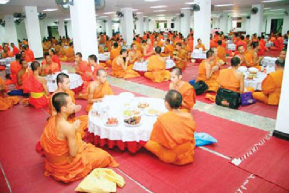 เยือนถิ่นเรือนธรรม - ปฏิบัติธรรมกับ "มจร"
ณ อาคารหอฉัน วังน้อย จ.พระนครศรีอยุธยา
เยือนถิ่นเรือนธรรม - ปฏิบัติธรรมกับ "มจร"
ณ อาคารหอฉัน วังน้อย จ.พระนครศรีอยุธยา