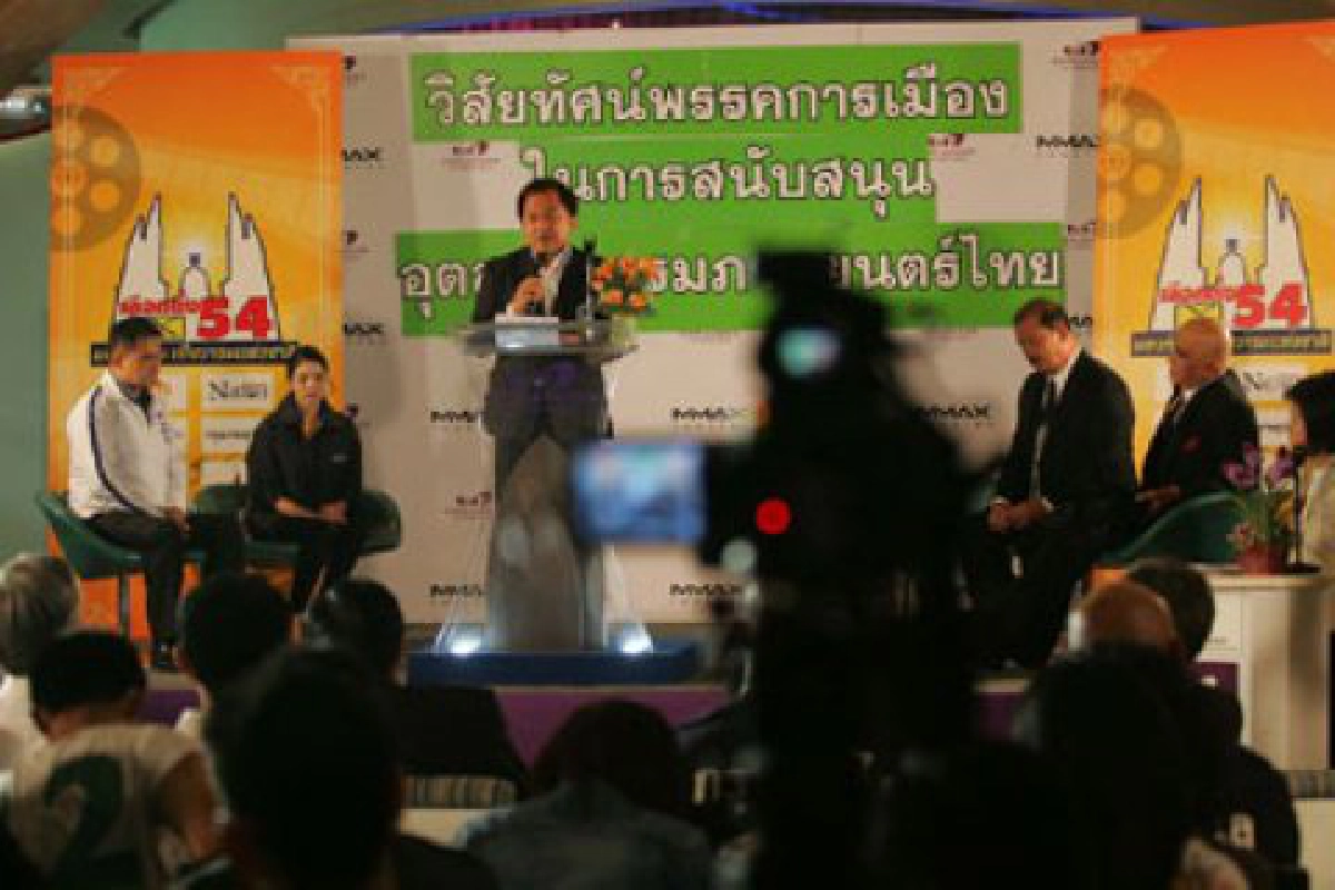 มองผ่านเลนส์คม - "แมงโก้" เปิดเวที เลือกตั้ง 54
"มองศิลปะเป็นวาระแห่งชาติ"
มองผ่านเลนส์คม - "แมงโก้" เปิดเวที เลือกตั้ง 54
"มองศิลปะเป็นวาระแห่งชาติ"