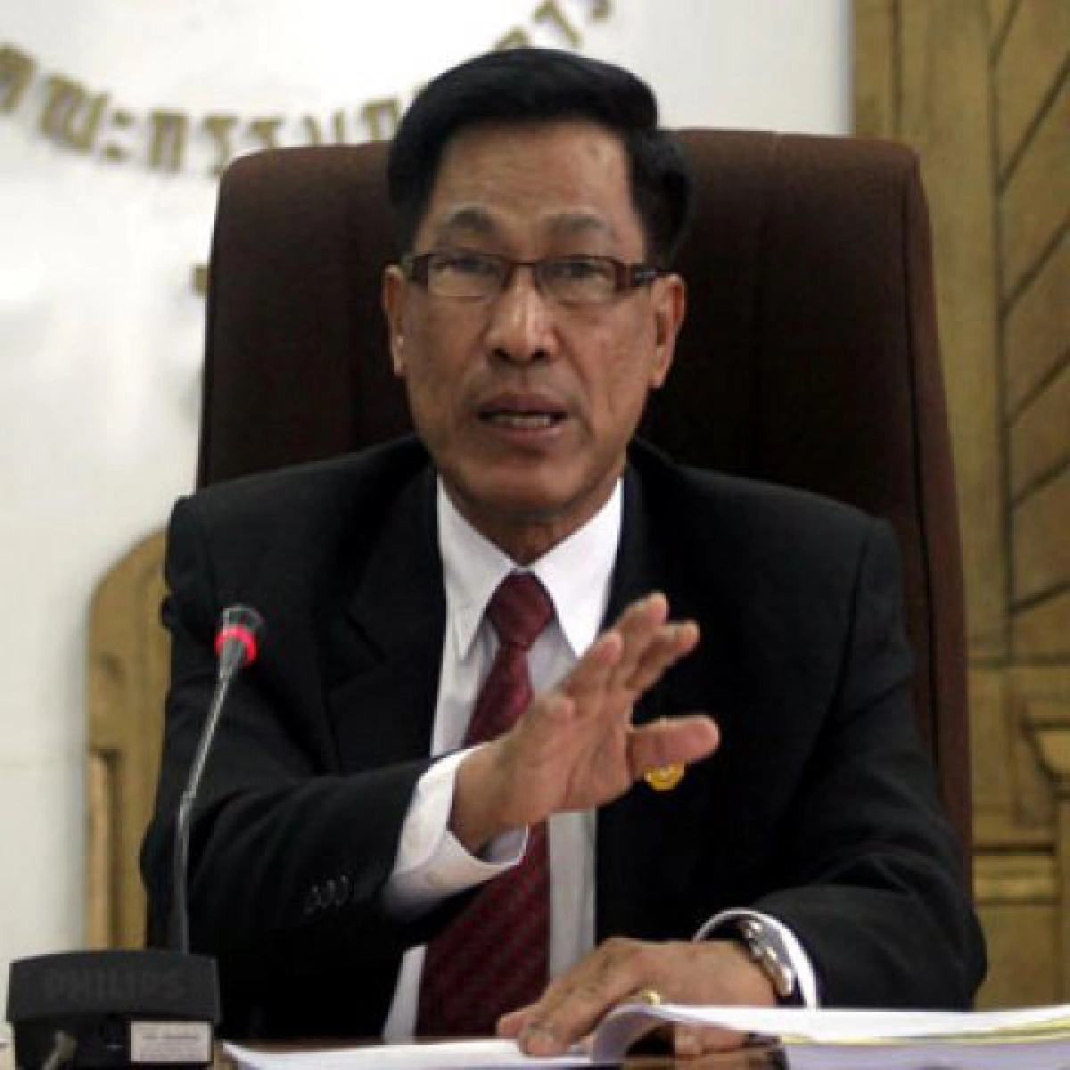 'อภิชาต'ขู่อาจแจกใบแดงก่อนเลือกตั้ง 'อภิชาต'ขู่อาจแจกใบแดงก่อนเลือกตั้ง