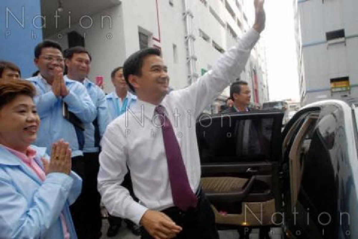 นายกฯสั่งครม.ทำงานชนครม.ชุดใหม่ นายกฯสั่งครม.ทำงานชนครม.ชุดใหม่