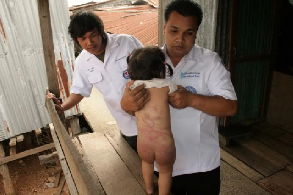ตร.รวบแล้วพ่อโหดคลั่งยาตีลูก
ตร.รวบแล้วพ่อโหดคลั่งยาตีลูก
