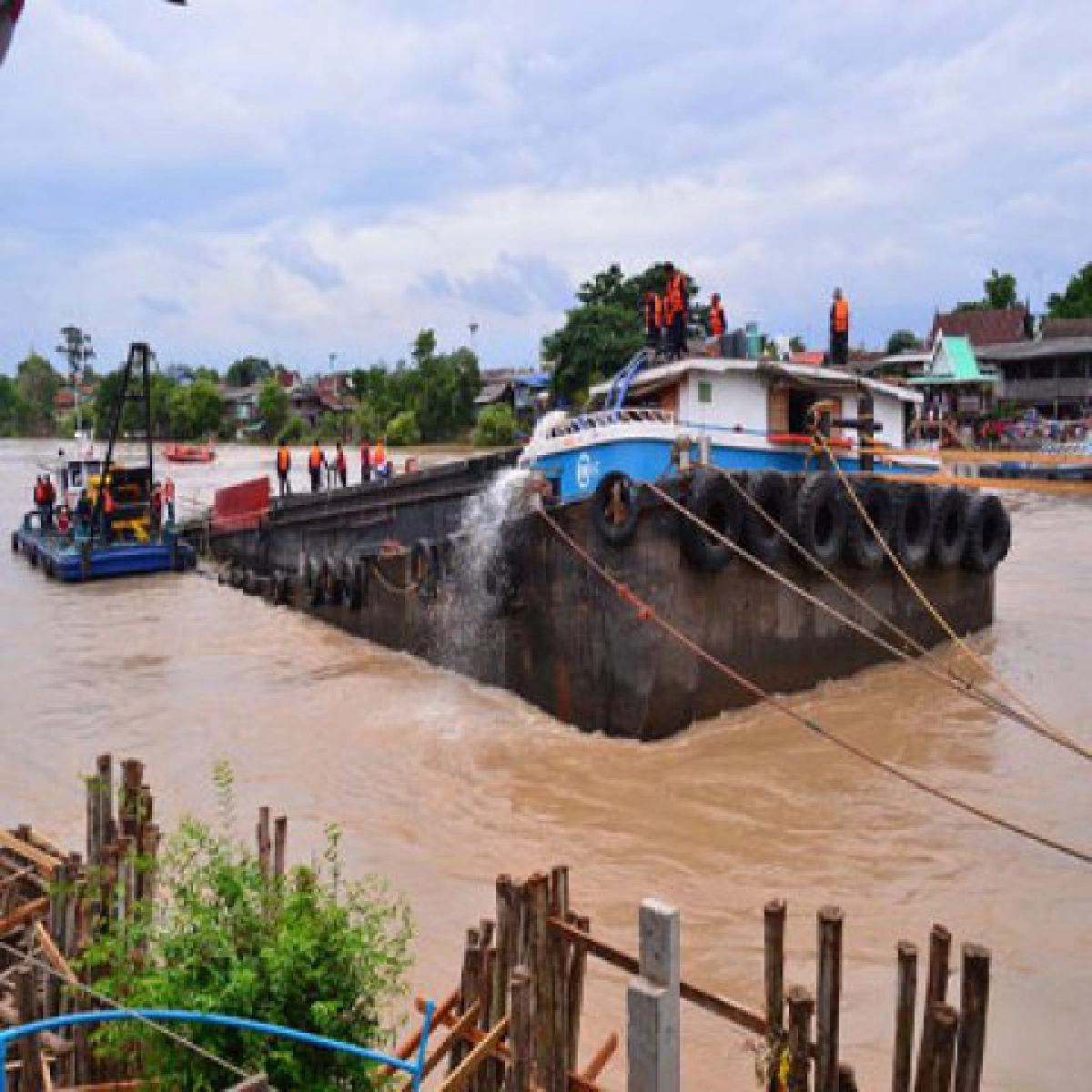 มองผ่านเลนส์คม - เรือน้ำตาลล่ม-นักข่าวตาย
มองผ่านเลนส์คม - เรือน้ำตาลล่ม-นักข่าวตาย