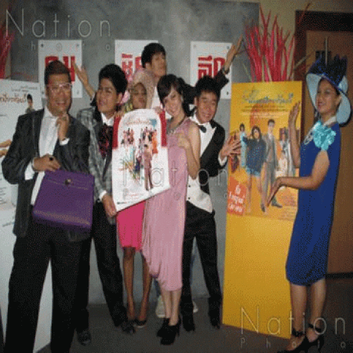 เสิร์ฟข่าวเม้าท์แตก (จันทร์ที่ 20 มิถุนายน 2554) เสิร์ฟข่าวเม้าท์แตก (จันทร์ที่ 20 มิถุนายน 2554)