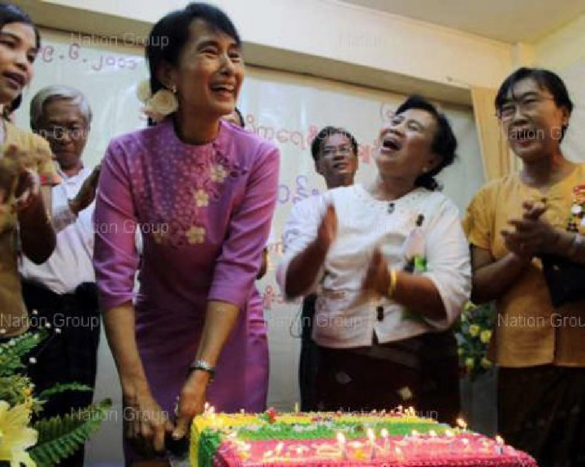 "ซูจี"ฉลองวันเกิดครบ66ปีอย่างอิสระ "ซูจี"ฉลองวันเกิดครบ66ปีอย่างอิสระ