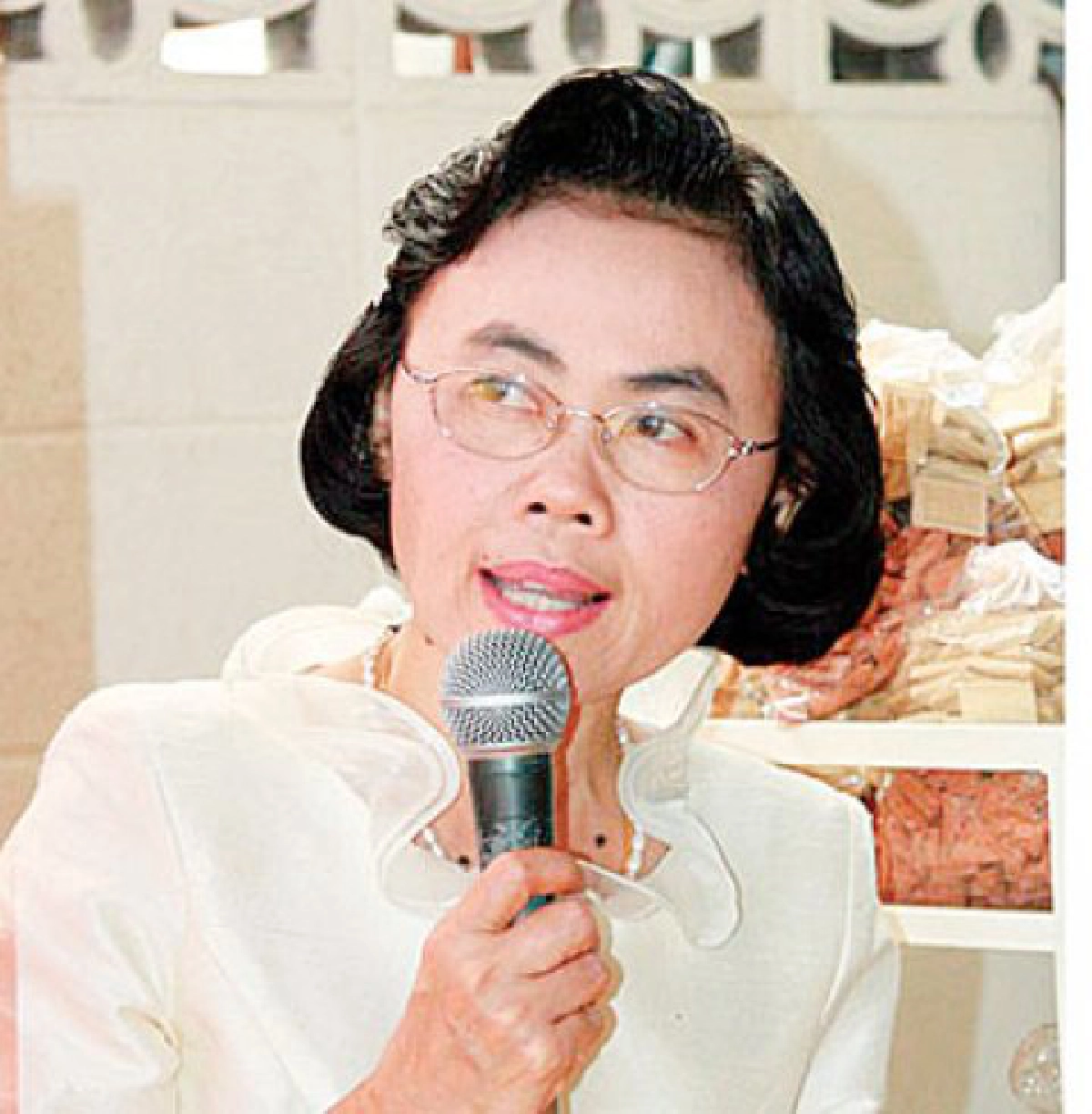 พระอาจารย์ทองปานทอดผ้าป่ามอบเครื่องมือแพทย์
พระอาจารย์ทองปานทอดผ้าป่ามอบเครื่องมือแพทย์
