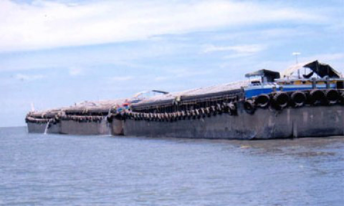 "ชาวเรือ" สมุทรสาคร ดักจับเรือนถ่านหินปากอ่าว จ่อฟ้องผู้ว่าฯ
"ชาวเรือ" สมุทรสาคร ดักจับเรือนถ่านหินปากอ่าว จ่อฟ้องผู้ว่าฯ