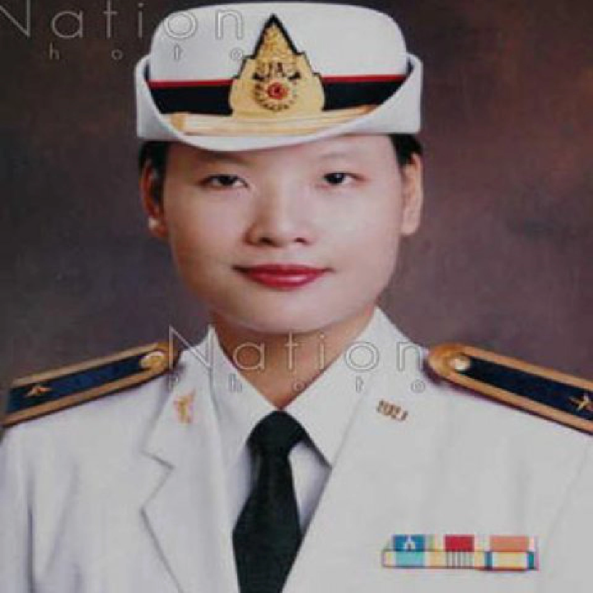 พระราชินีพระราชทานช่อดอกไม้หมอมุก