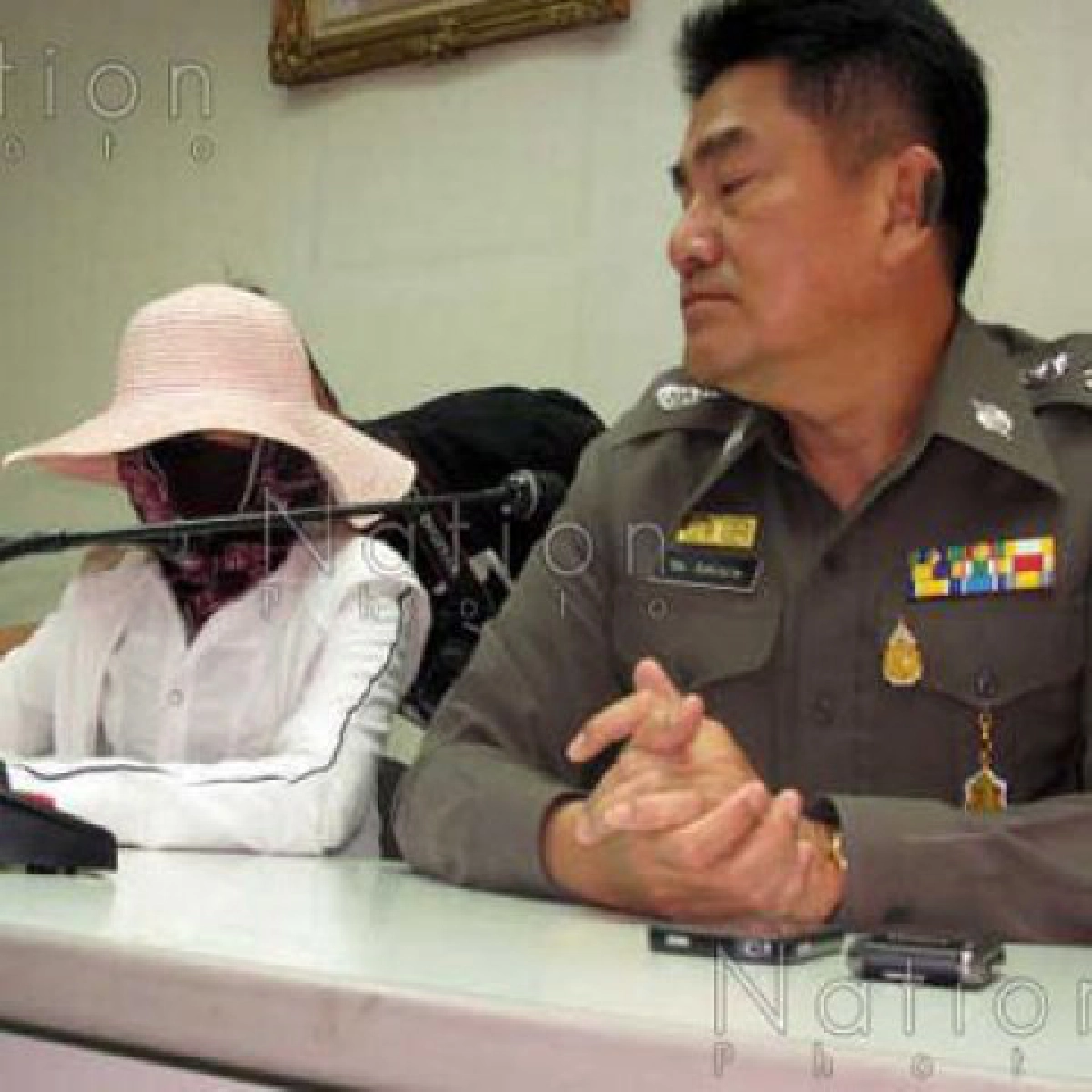 พ.อ.ศักดิ์สิทธิ์โชว์รูปหมอมุกขวางรถ
