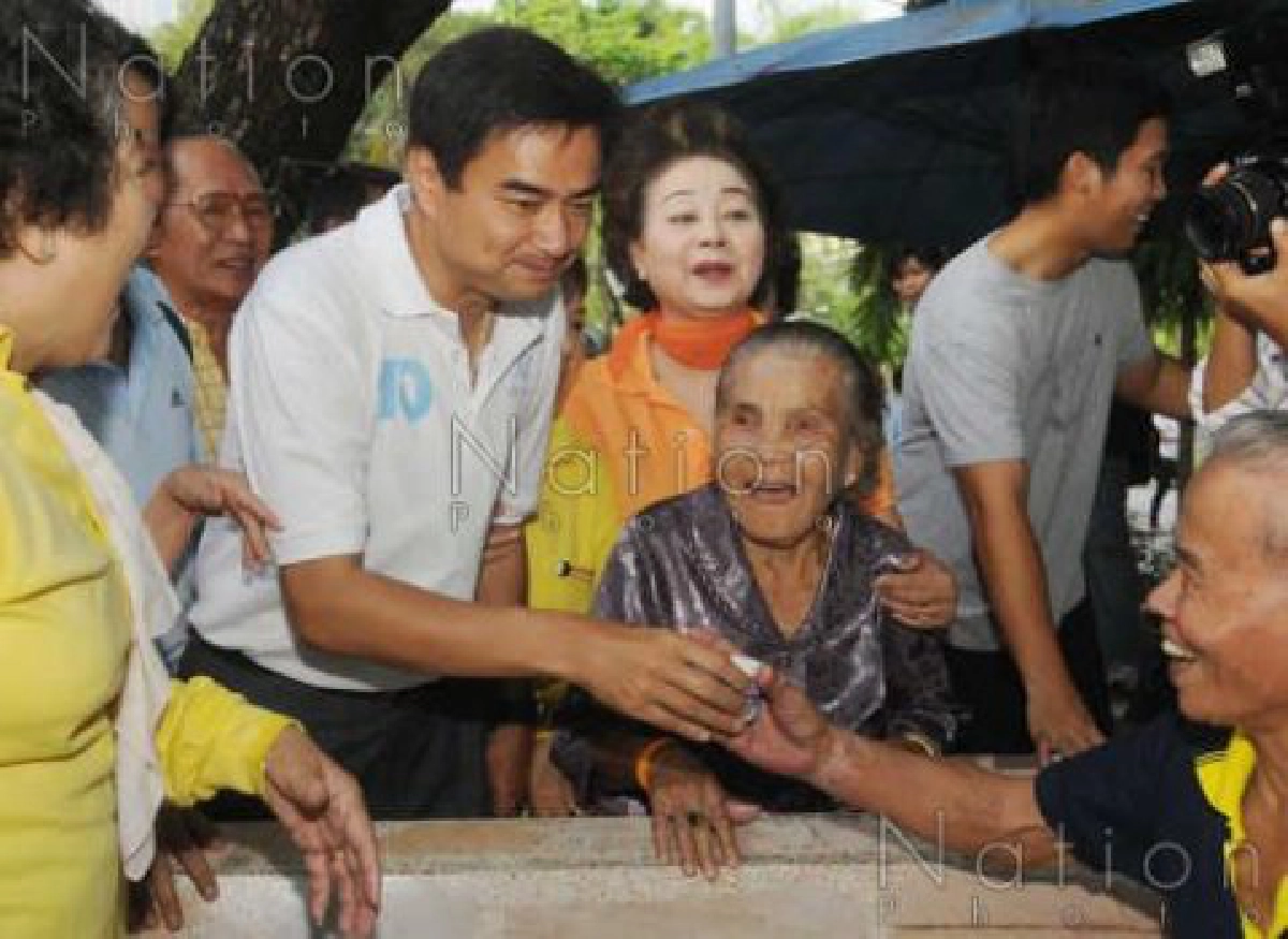 กรณ์ไม่สนโพลบอกพท.ชนะใจคนกรุง กรณ์ไม่สนโพลบอกพท.ชนะใจคนกรุง