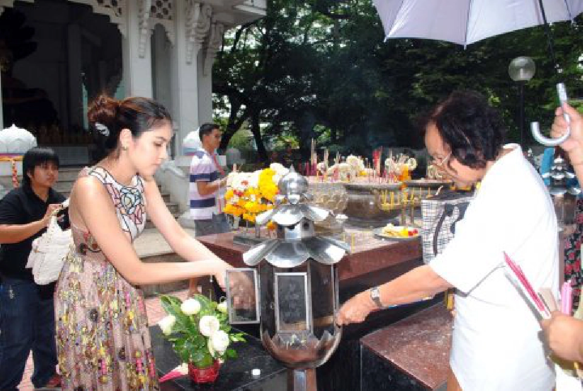สรุปคดี'หมอมุก'จันทร์นี้-แม่เผยบีบมือแน่น
 สรุปคดี'หมอมุก'จันทร์นี้-แม่เผยบีบมือแน่น