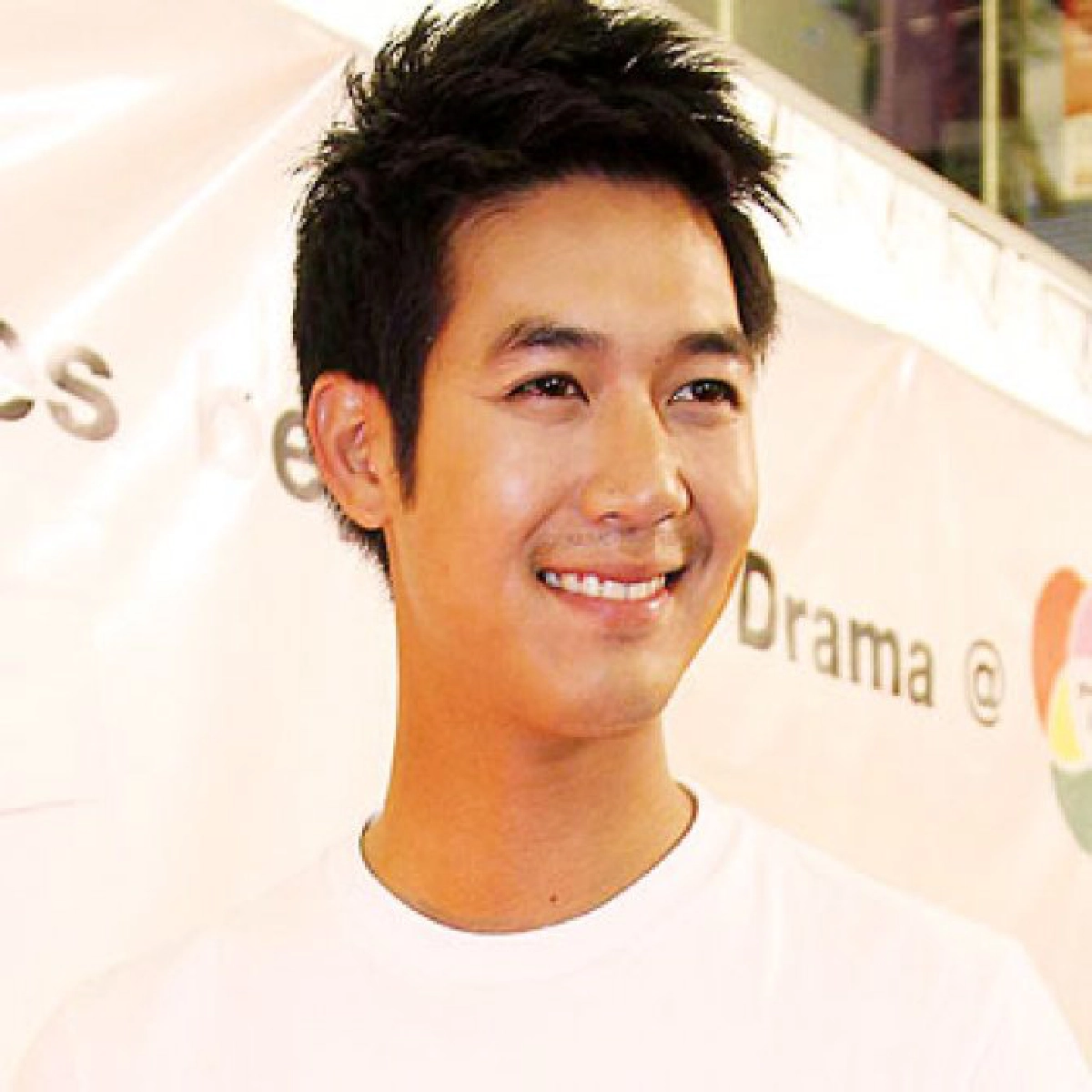 เม้าท์นอกจอ (พฤหัสบดีที่ 30 มิถุนายน 2554)
เม้าท์นอกจอ (พฤหัสบดีที่ 30 มิถุนายน 2554)