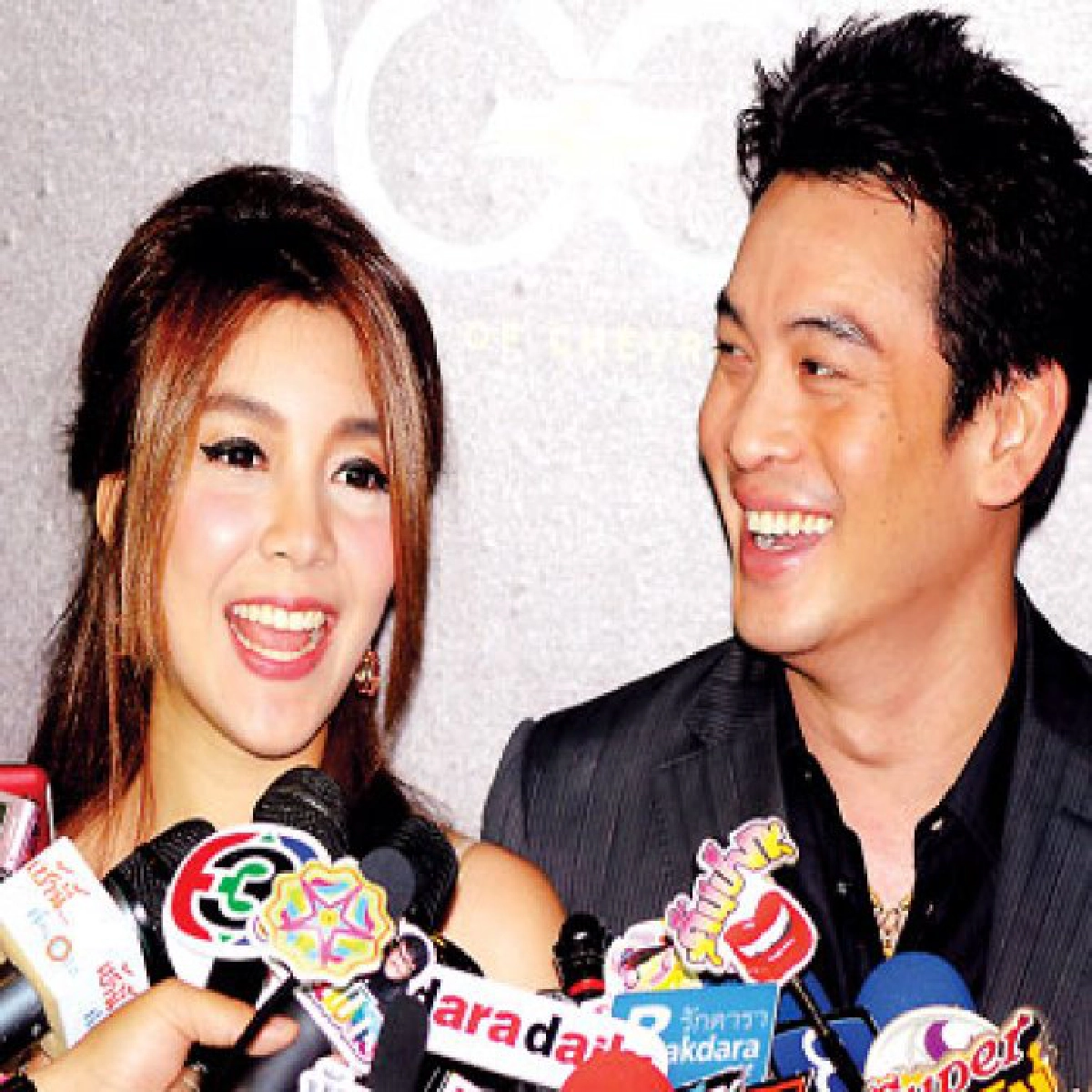 "ชาคริต"ขอบคุณ'วุ้นเส้น'ไม่สัมภาษณ์-ถ่ายรูปคู่'ณัฏฐ์' "ชาคริต"ขอบคุณ'วุ้นเส้น'ไม่สัมภาษณ์-ถ่ายรูปคู่'ณัฏฐ์'