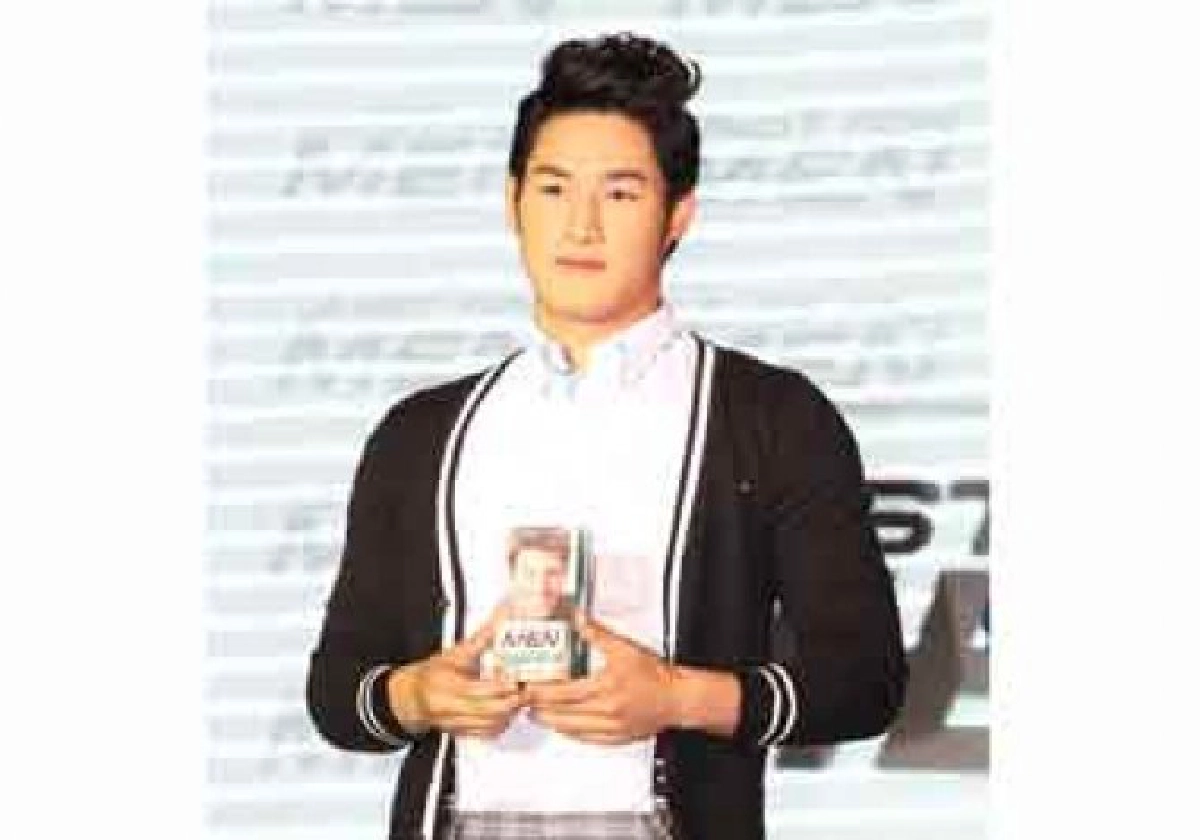 ปิดผมขาวเสริมมั่นให้หนุ่ม ปิดผมขาวเสริมมั่นให้หนุ่ม