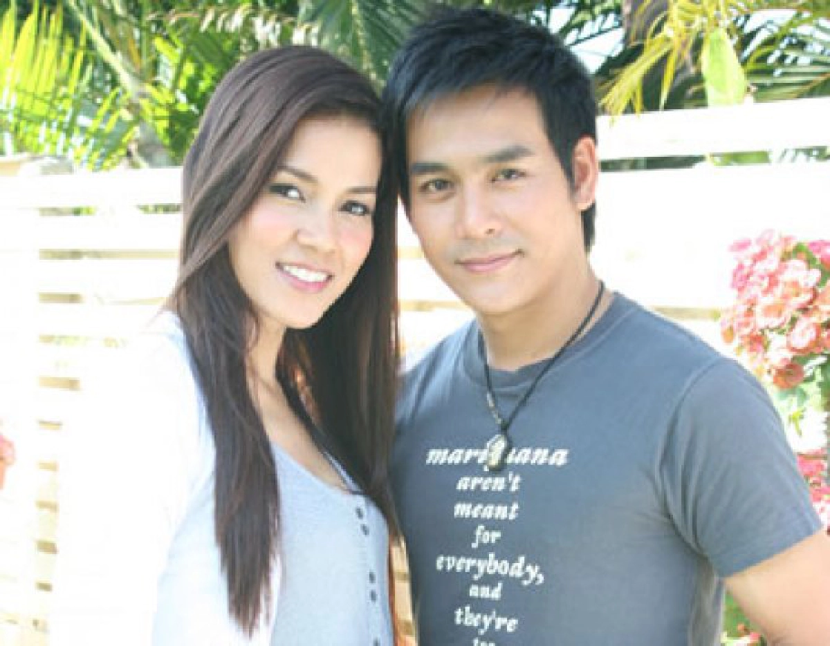 จอแก้ว เรื่องย่อ ลิลลี่สีกุหลาบ
จอแก้ว เรื่องย่อ ลิลลี่สีกุหลาบ