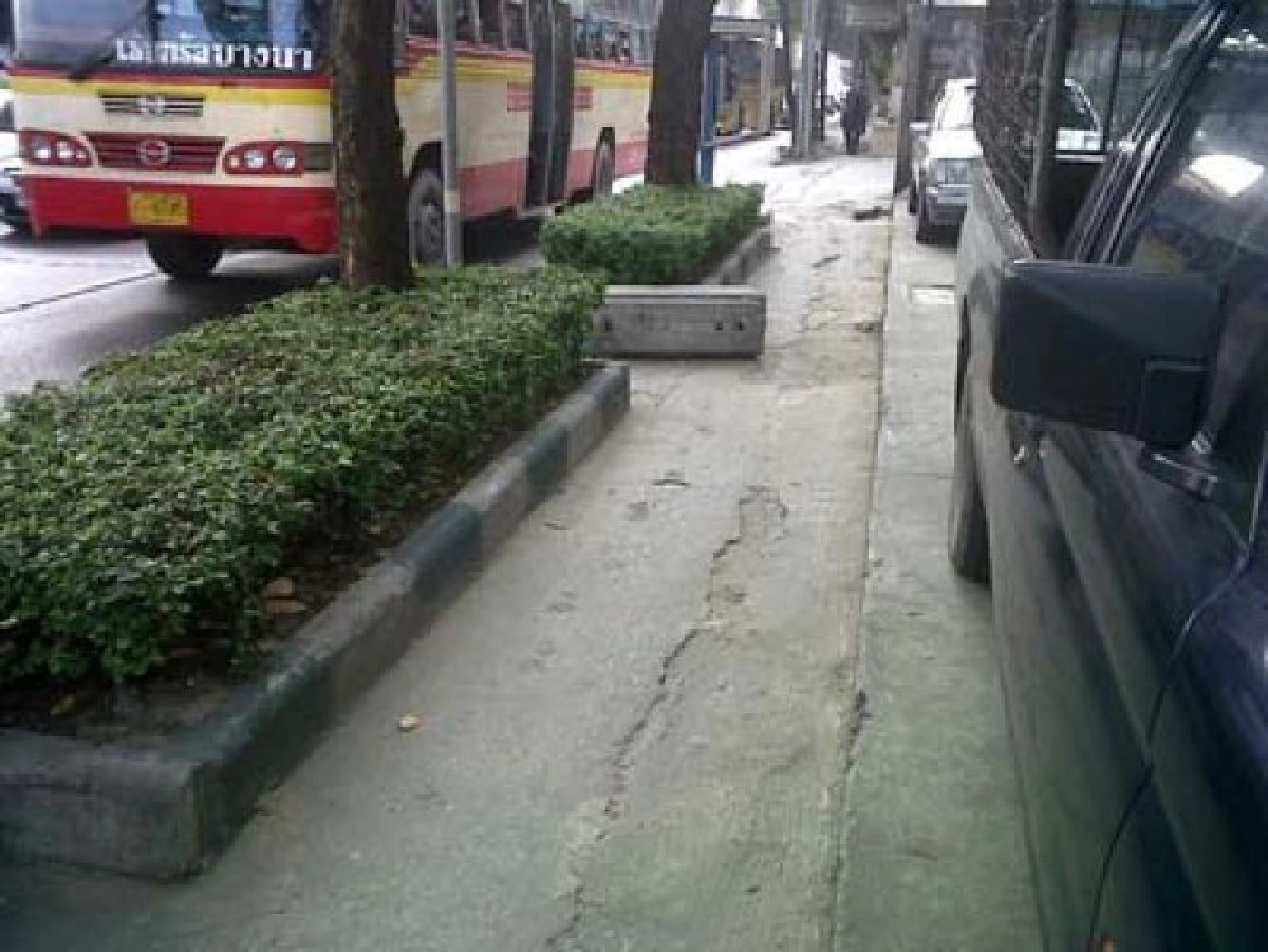 ทางเท้าใจกลางเมือง ทางเท้าใจกลางเมือง