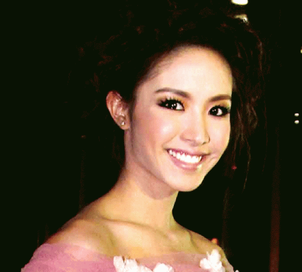 รับลดสัมพันธ์"ก้อง""น้ำชา"ลั่นเหลือพี่น้อง
รับลดสัมพันธ์"ก้อง""น้ำชา"ลั่นเหลือพี่น้อง