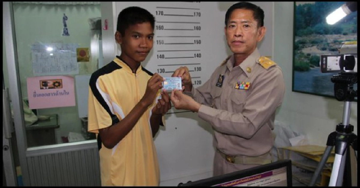 ทำบัตรปชช.เด็กออนไลน์ขัดข้อง  
