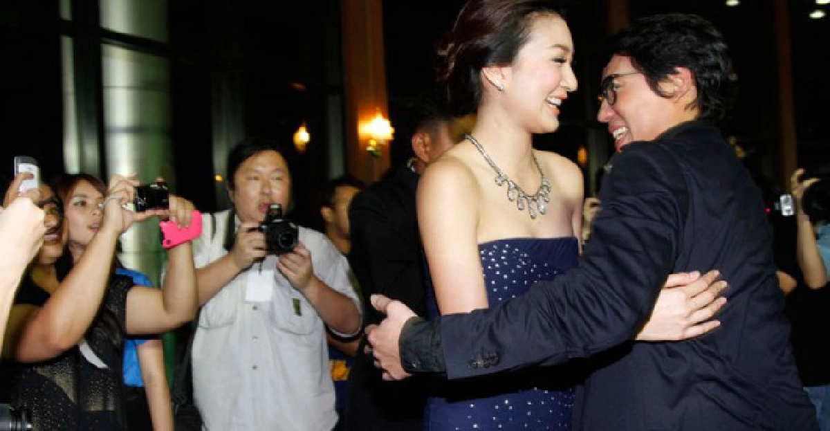"พี่เป้คะ!! กอดกับพี่เบิร์ดคงไม่หึงน้องแพนนะคะ...ชิมิ