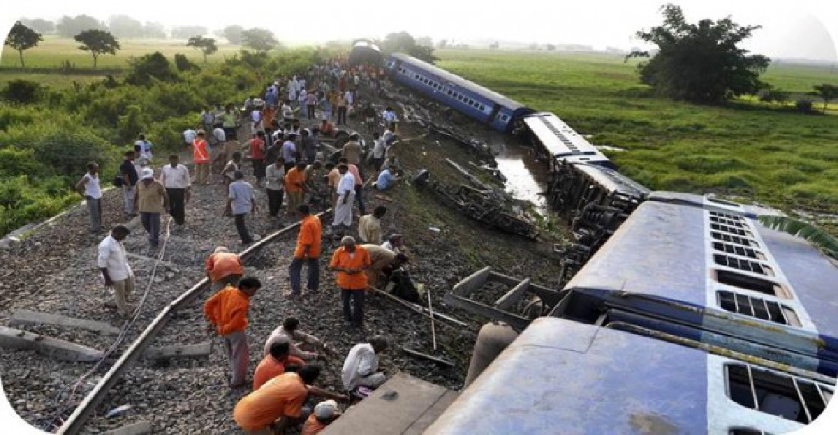 รถไฟอินเดียตกราง2ขบวนซ้อนรัสเซียค้นหาเด็กนับสิบหลังเรือล่ม