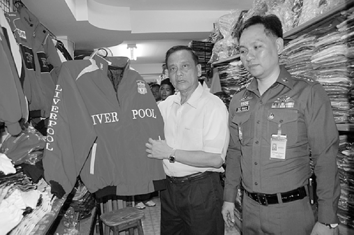 ทลาย"โกดังเถื่อน"มูลค่า10ล้านขายส่ง"ยาปลุกเซ็กส์-สินค้าก๊อบปี้" ทลาย"โกดังเถื่อน"มูลค่า10ล้านขายส่ง"ยาปลุกเซ็กส์-สินค้าก๊อบปี้"
