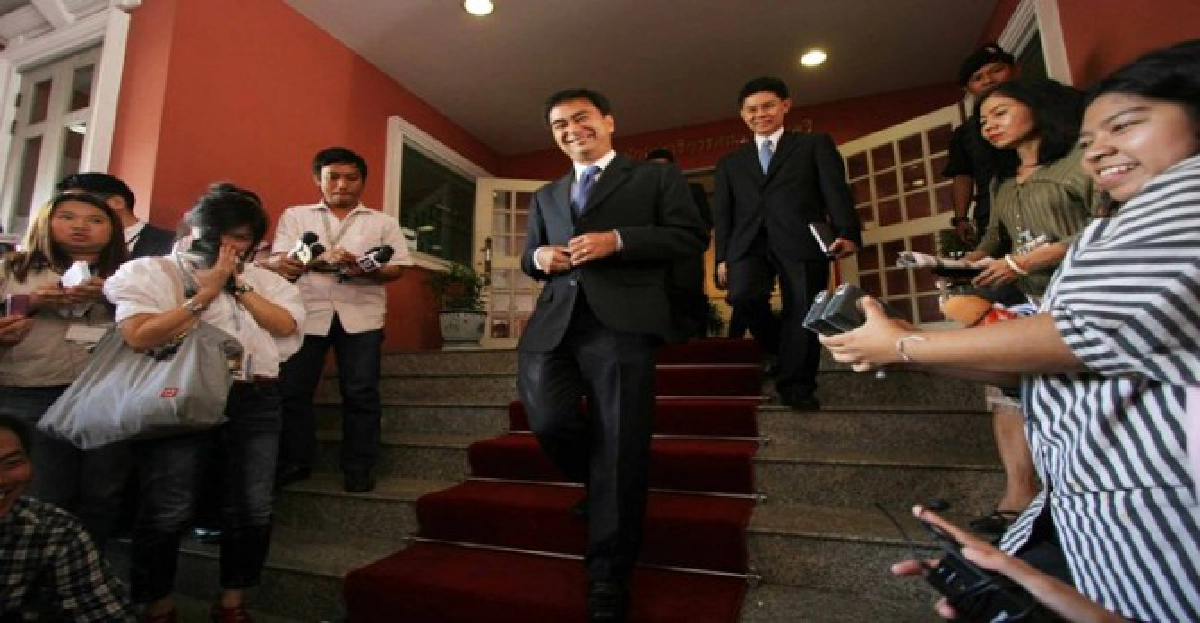 'มาร์ค'ไชโยดีใจหลังจบครม.นัดสุดท้าย 'มาร์ค'ไชโยดีใจหลังจบครม.นัดสุดท้าย