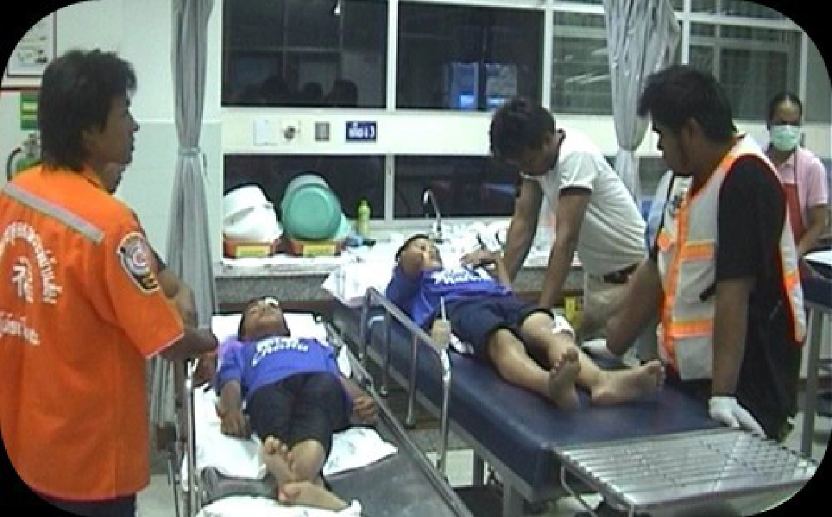 รถนร.ยะลาประสานงา10ล้อดับ8เจ็บ8   
