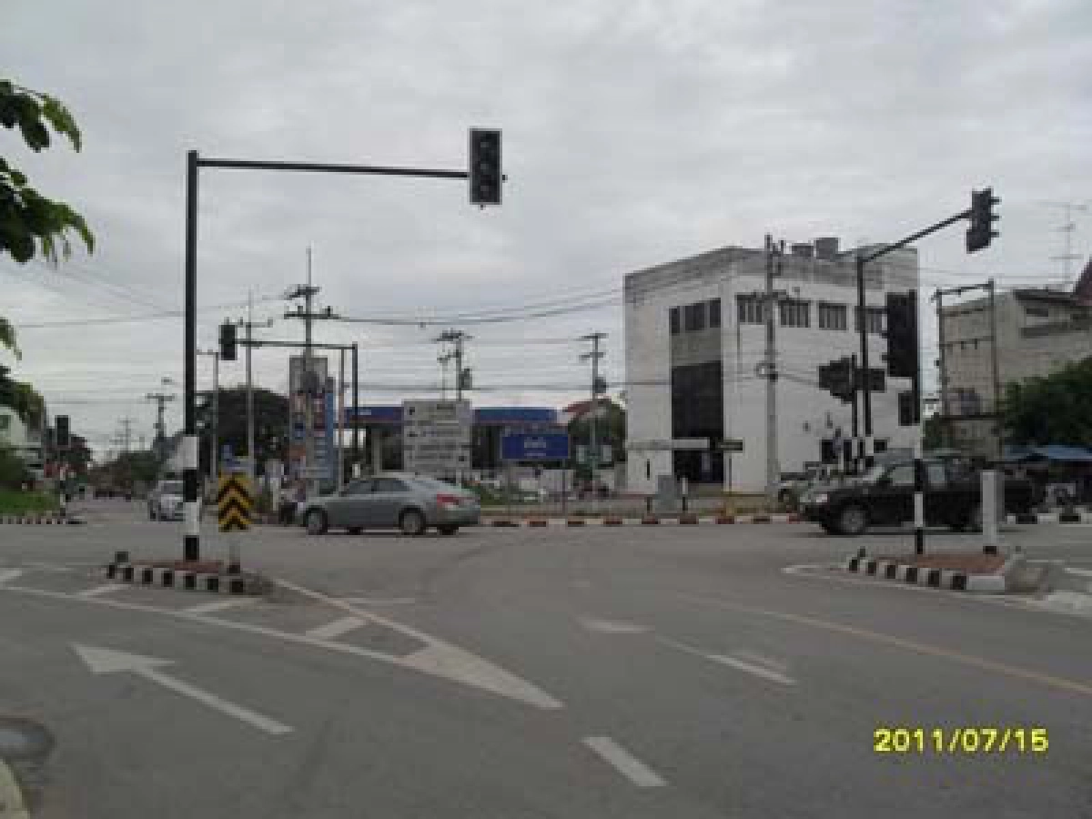 ติดตั้งสัญญาณไฟแล้ว