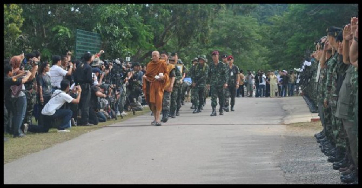 ส่ง2ศพบำเพ็ญกุศล-รอรับสมเกียรติ ส่ง2ศพบำเพ็ญกุศล-รอรับสมเกียรติ