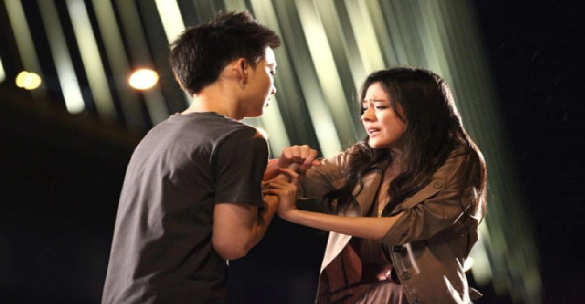 กอล์ฟ แอบมองตาซึ้ง แพทตี้ ในมิวสิกวิดีโอ ไอ ค้าน บรีท กอล์ฟ แอบมองตาซึ้ง แพทตี้ ในมิวสิกวิดีโอ ไอ ค้าน บรีท