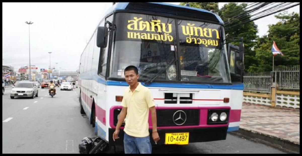 ซวย!ขับจยย.ถูกเก๋งเฉี่ยวทัวร์เหยียบซ้ำ

