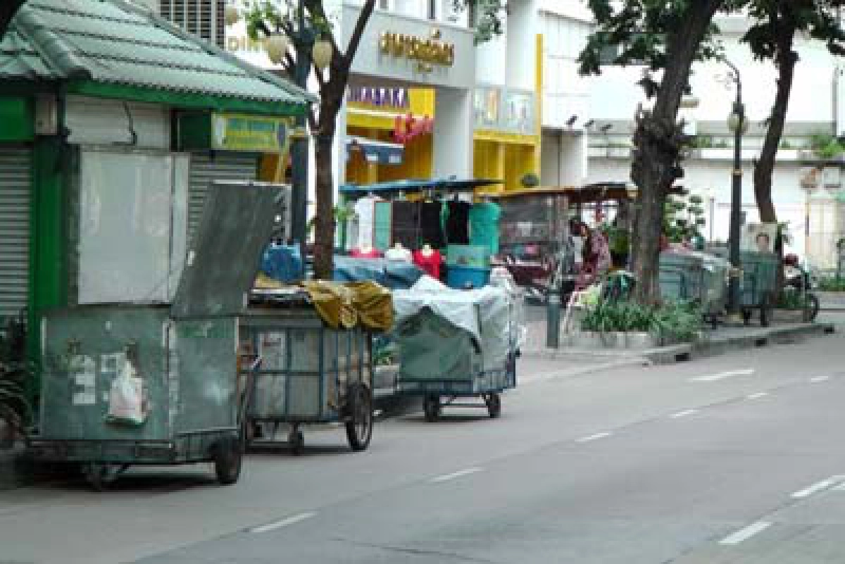 ติดรถเข็นจอดริมถนน