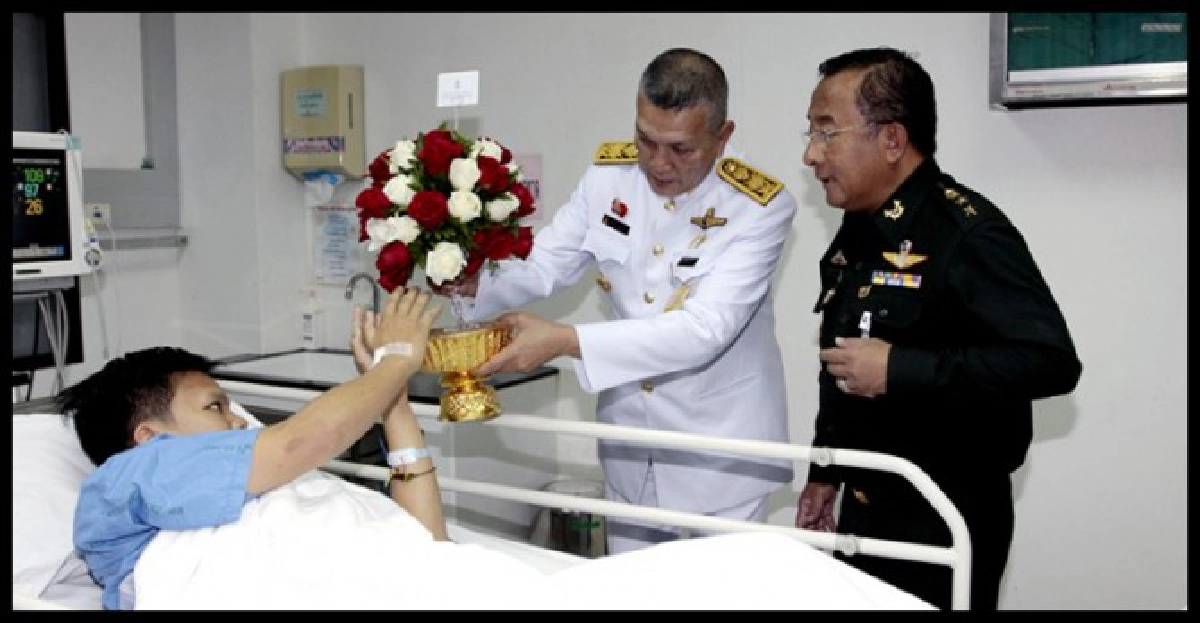 พระบรมฯพระราชทานแจกันดอกไม้ส.อ.รอดฮ.ตก
