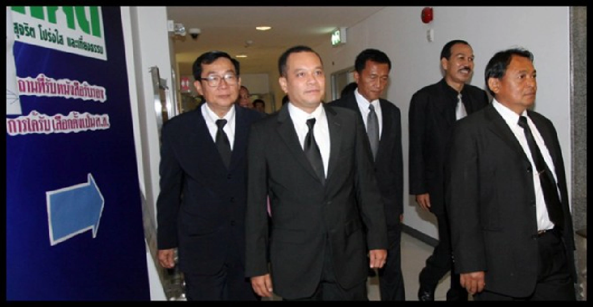 'ณัฐวุฒิ-เหวง'รายงานตัว'ปู'นิยมพุ่ง