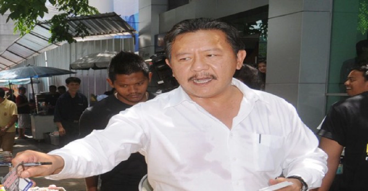 'ชูวิทย์'ป่วนสภาขอย้ายป้ายพรรคอ้างฮวงจุ้ย 'ชูวิทย์'ป่วนสภาขอย้ายป้ายพรรคอ้างฮวงจุ้ย